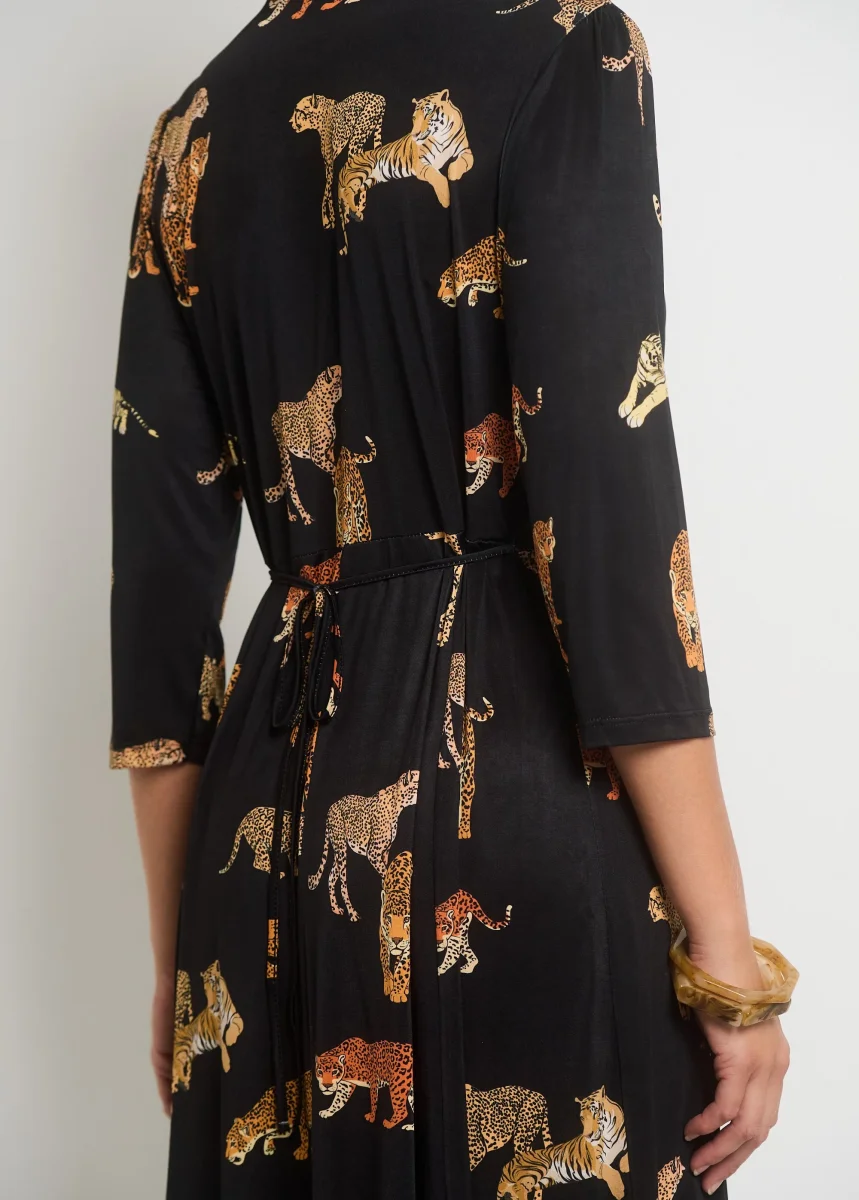 Vestido fluido con cuello de pico y estampado animal E4170 - Imagen 5