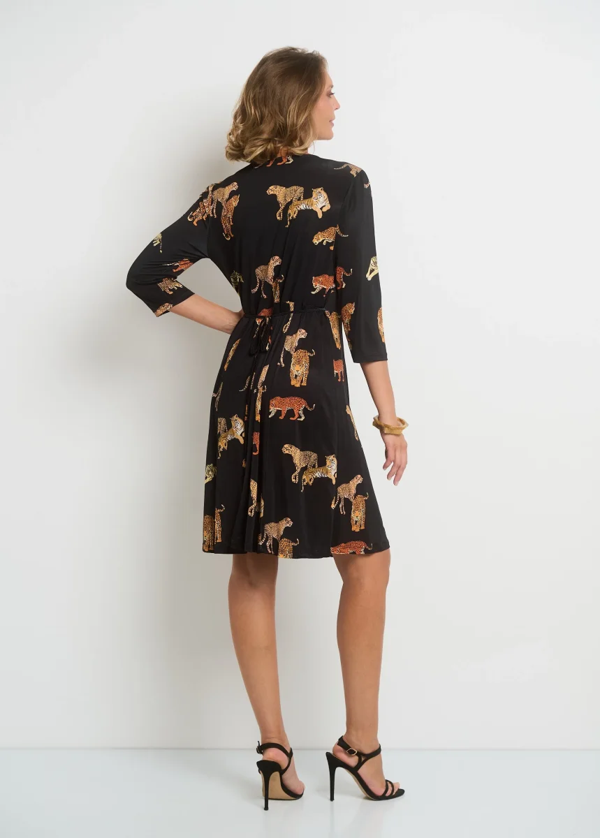 Vestido fluido con cuello de pico y estampado animal E4170 - Imagen 2