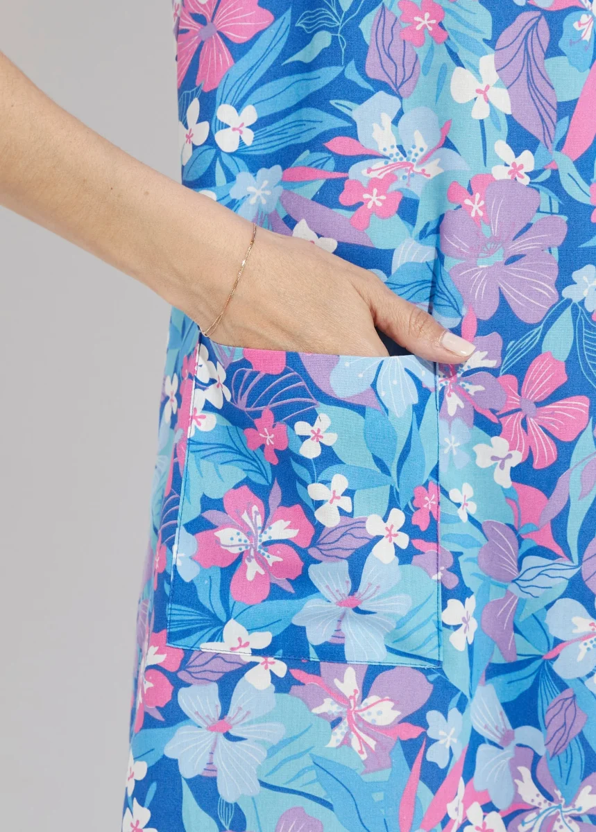 Vestido corto delantal con manga corta. - Imagen 5